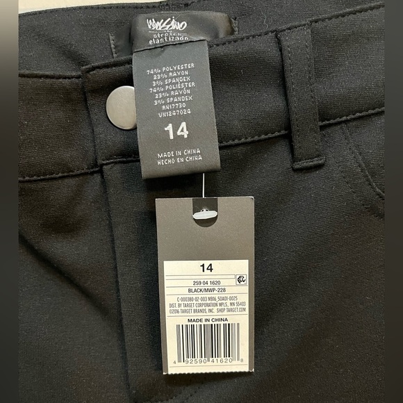 Black stretch Mid-Rise Flare Pants Fitted thru Hip & Thigh Women’s 14 Mossimo - Picture 4 of 7